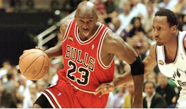 Fanella e Michael Jordan shitet për 14 milionë dollarë, rekord i ri në historinë e basketbollit