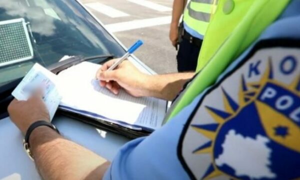 24 orët e fundit në Kosovë: 24 persona të arrestuar, mbi 2 mijë tiketa trafiku