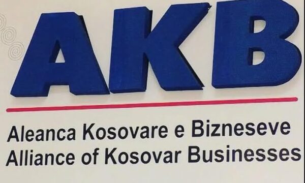 AKB dhe Dhoma Kombëtare e Tregtisë dënojnë dhunën në Shqipëri: Kërkojnë dialog mes qeverisë dhe opozitës