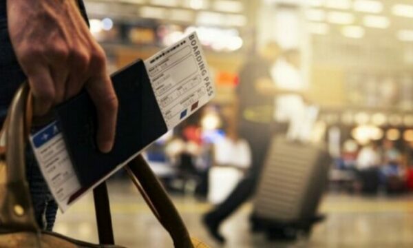 Zhduket një person në aeroport, policia nis hetimet