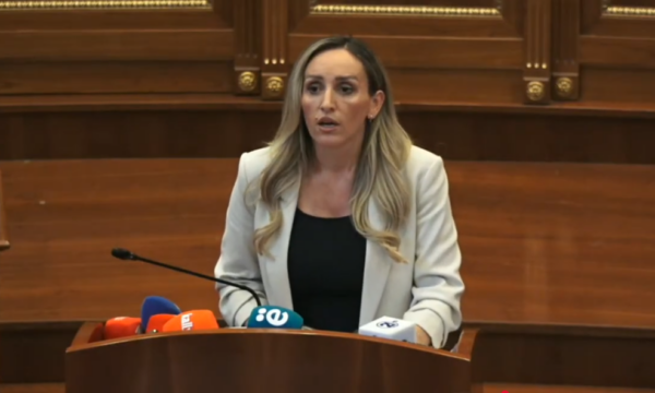 Bytyqi e Aleancës: Kush i hangër qershitë më shumë, VV’ja apo PDK’ja?