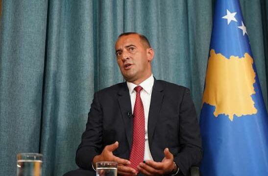 Haradinaj thotë se një bashkëpunëtor i Serbisë u takua në Dubai: “E di që AKI-ja po e ndjek”