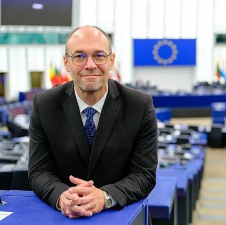 Stier: Serbia kujton vetëm bombardimet e NATO-s, por harron pse ndodhën