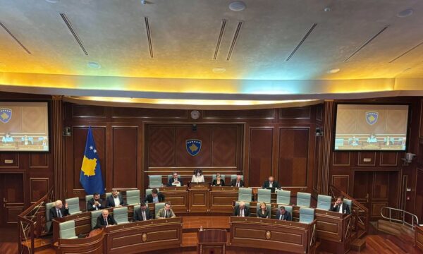 Donika Gërvalla dhe disa ministra të tjerë nuk marrin pjesë në seancën për Ligjin e Speciales