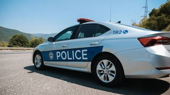Aksident i rëndë trafiku në Fushë Kosovë, ambulanca dhe policia në vend të ngjarjes