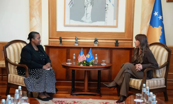 Ambasada e SHBA-së pas takimit me Haxhiun: Të përkushtuar për bashkëpunim me institucionet