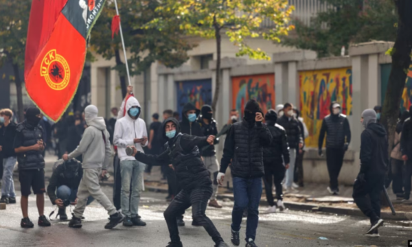 Ish-deputeti i PS: NATO-ja mund të përfshihet nëse situata në Shqipëri përshkallëzohet