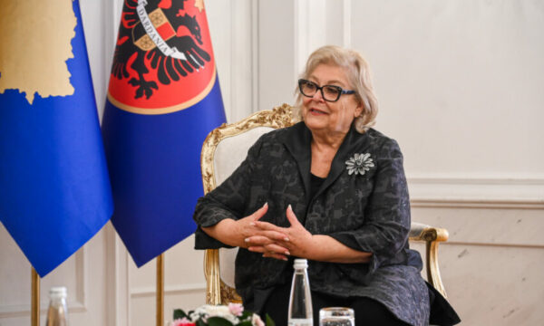 Presidentja nuk deklarohet nëse do t’i dekretojë ose jo ndryshimet në Ligjin për Gjykatën Speciale