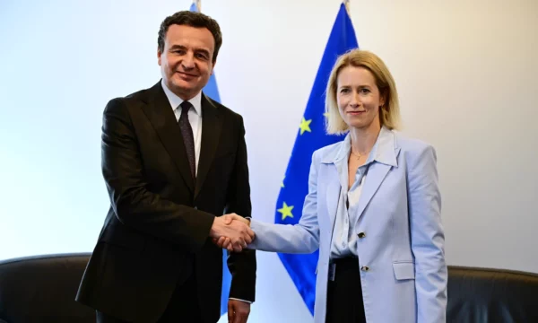 BE-ja: Kallas e gatshme të presë së shpejti një takim të nivelit të lartë Kosovë–Serbi