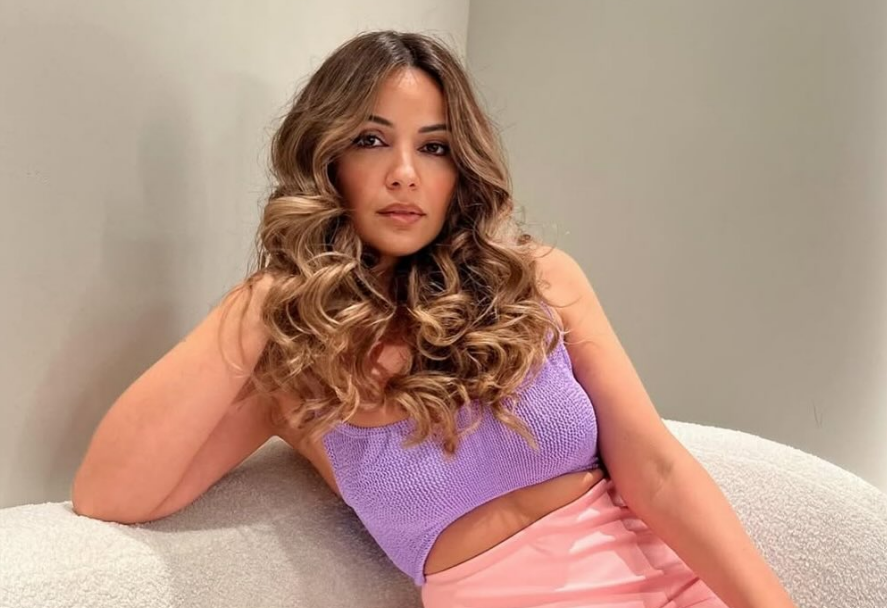Mimoza Shkodra mahnit me fustanin unik, shkëlqen në paraqitjen e fundit