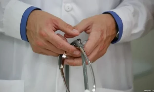 Sulmohet fizikisht mjeku kujdestar në Spitalin e Vushtrrisë