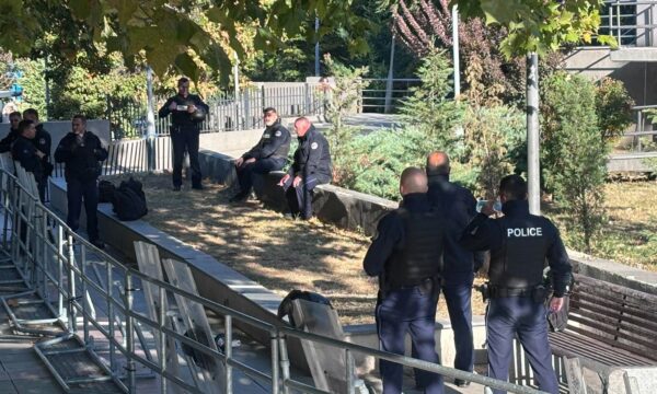 Protesta për Ligjin e Speciales rikthehet sot në Prishtinë, shtohet prania e Policisë tek Qeveria