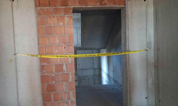 Ndalohen përkohësisht punimet në një objekt ndërtimi në Ferizaj