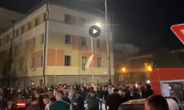 Turma shpërndahet pas Kuvendit të Kosovës pas përdorimit të gazit lotsjellës