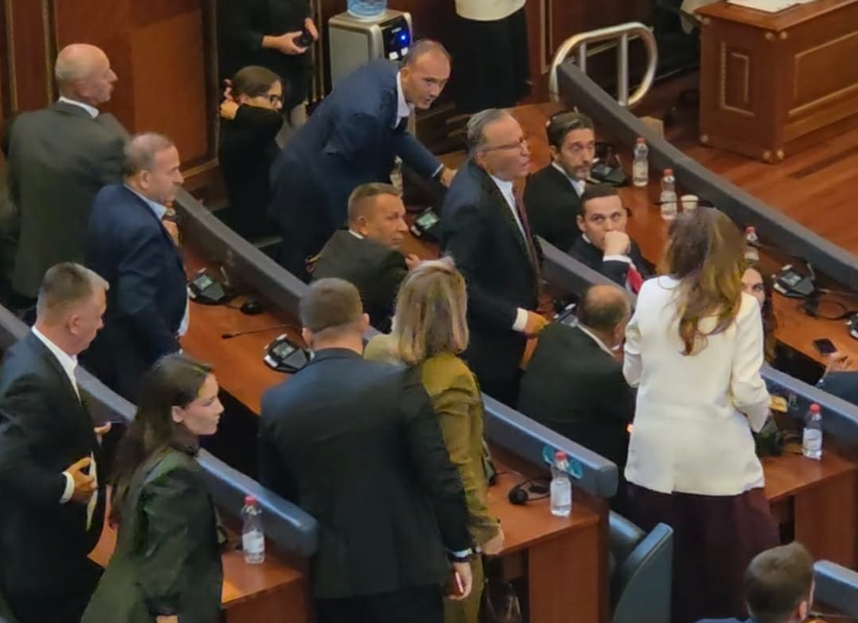 PDK e Aleanca kërkojnë seancë sot për votimin e ndryshimeve të Ligjit për Specialen