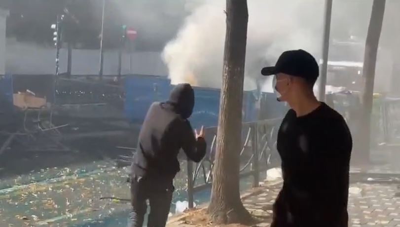 Policia e Shtetit paralajmëron protestuesit në Shqipëri: Dhuna dhe zjarrvënia dënohen deri në 7 vjet burgim