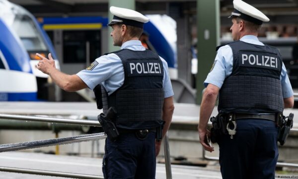 12 të mitur dyshohet se torturuan për orë të tëra një 14-vjeçar në Gjermani, mes të dyshuarve edhe shqiptarë
