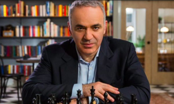 Kasparov paralajmëron: Rusia mund të përshkallëzojë agresionin kundër NATO-s