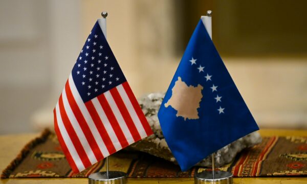 Kosova pa kontrata aktive lobimi në SHBA, ekspertët kërkojnë forcimin e diplomacisë publike