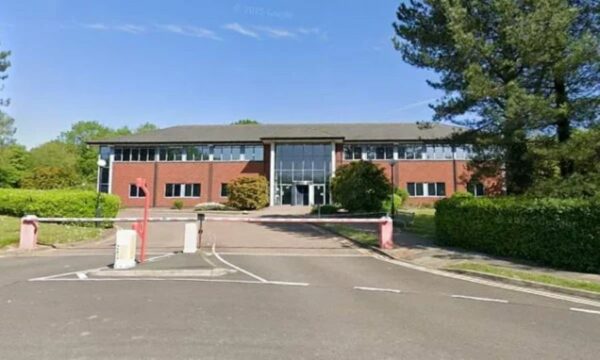 39-vjeçari me 50 vepra penale i shpëton dëbimit nga MB, Gjyqtari britanik: Mund të keqtrajtohet në Kosovë sepse është rom