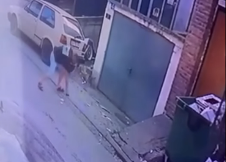 Policia publikon foton e të dyshuarit që mori kuletën e humbur, kërkon ndihmë për identifikimin e tij